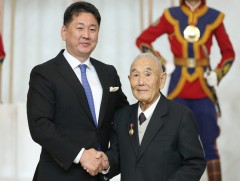  Ерөнхийлөгч У.Хүрэлсүх салбар, салбарын төлөөлөлд Төрийн дээд цол, одон, медаль хүртээв