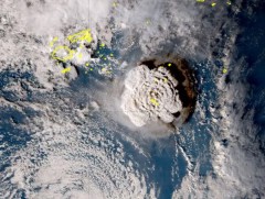 Тонга арлын ойролцоо галт уул дэлбэрсний улмаас цунами үүсчээ  