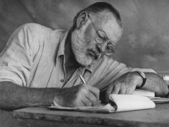 “Өвгөн тэнгис хоёр” хэмээх Нобелийн шагналт, Америкийн их зохиолч Эрнест Хемингуэй