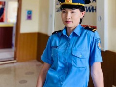 Э.Булган: Шар өнгө шиг тод гялалзаж явахыг хичээдэг