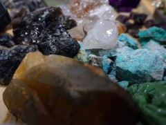 Алт, мөнгө, үнэт чулууны худалдаа эрхлэгчдээс шатлалтай татвар төвлөрүүлнэ