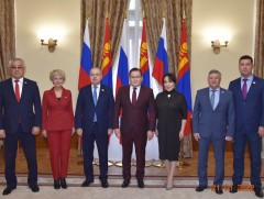 Элчин сайд Ө.Энхтүвшин ОХУ-ын сенаторуудтай уулзав 