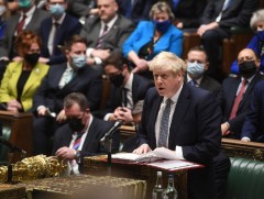 Борис Жонсон хөл хорионы үеэр үдэшлэг зохион байгуулснаа хүлээж, уучлал гуйлаа