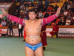 Аймгийн заан Э.Мөнхжаргал сар шинийн барилдаанд түрүүллээ