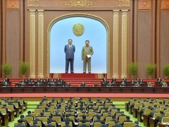 Ким Чен Ирийн мэндэлсний 80 жилийн ойг тэмдэглэнэ 