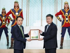 Банкны салбарынхан  “Тэрбум мод” үндэсний хөдөлгөөнийг дэмжиж, жил бүр хоёр тэрбум төгрөг хандивла..