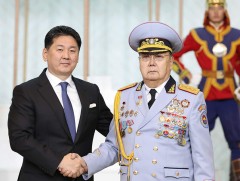 “Монгол цэргийн өдөр”-ийг тохиолдуулан төрийн дээд шагнал, одон, медаль гардуулав