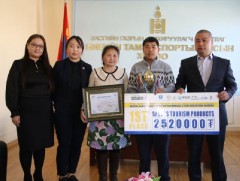 “Үзэсгэлэнт Улаанбаатар цом” өртөөт марафоны шагналыг гардууллаа