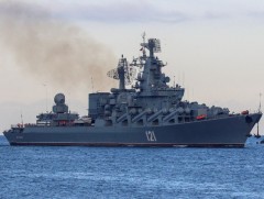 “Москва” байлдааны хөлөг онгоц Хар далайд живжээ