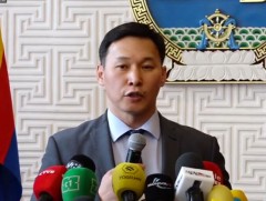 Шуурхай мэдээ: Өндөр хатуулагтай архины хэрэглээг бууруулах Ерөнхийлөгчийн зарлигийг танилцуулж ба..