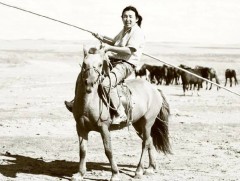 “Арлааны Эрдэнэ-Очир” сангийн дэргэдэх залуучуудын клубээс хээрийн уншлага зохион байгуулна