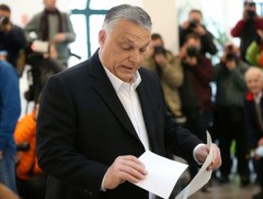 Унгарын эрх баригч нам парламентын сонгуульд дахин ялалт байгуулав 