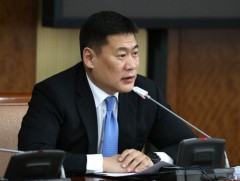 Байцаагч болон үйлдвэр, үйлчилгээний зөвшөөрөл олгодог ажилтнуудтай холбоотой гомдлыг нарийн шалга..