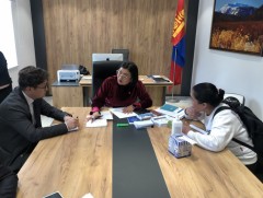 Хөдөлмөр, нийгмийн хамгааллын сайд А.Ариунзаяа 11-11 төвд ажиллаж, иргэдтэй уулзлаа