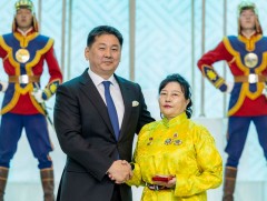 Олон улсын сувилагчдын өдрийг тохиолдуулан төрийн дээд цол, одон, медаль гардууллаа