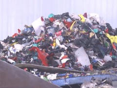 Хог хаягдлыг дахин боловсруулж, гэрлийн утасны бүрхүүл хоолой хийж байна