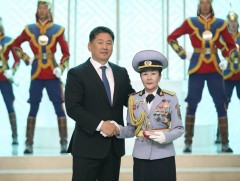 Эрхэлсэн ажилдаа амжилт гаргасан алба хаагчдыг төрийн одон, медалиар шагналаа