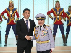 Бэлтгэл хурандаа Р.Даваадоржид Эрүүлийг хамгаалахын гавьяат ажилтан цол хүртээв