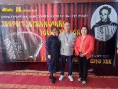 Баян хуурчдын Улсын уралдааны сонирхогчдын ангилалд Д.Гансүх, мэргэжлийн төрөлд Д.Буян-Арвижих түр..