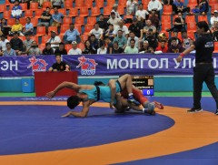 Чөлөөт бөхийн УАШТ-ий эхний өдөр долоон жинд шинэ аварга тодорлоо