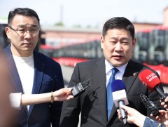 Ерөнхий сайд төрийн албан хаагчдыг автобусаар зорчихыг уриаллаа