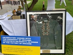 Украины Ерөнхийлөгчийн цамц дуудлага худалдаагаар 100 мянган ам.доллар хүрчээ