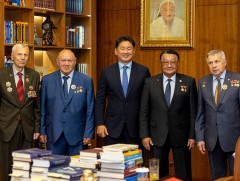 Монгол Улсын Ерөнхийлөгч У.Хүрэлсүх сансрын нисэгчдийг хүлээн авч уулзав