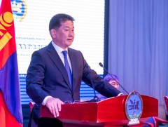 У.Хүрэлсүх: Төрийн албан хаагчид зөвхөн хуульд захирагдаж ажиллах ёстой