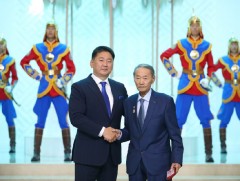 Гавьяат багш Пунцагийн Санжид, Шинжлэх ухааны гавьяат зүтгэлтэн Лхасрангийн Тэрбиш нарт Ардын багш..