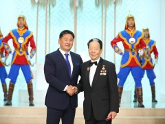 Ардын жүжигчин Данзанваанчигийн Ухнаад Хөдөлмөрийн баатар цол хүртээв