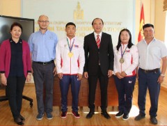 Дифлимпын наадмаас алт, хүрэл медаль хүртсэн баг тамирчдад баяр хүргэж талархал илэрхийллээ