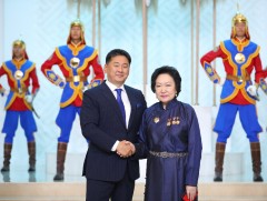 Ардын эмч Жамъянжавын Баасанхүүд Хөдөлмөрийн баатар цол хүртээлээ