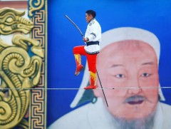 Агаарт алхах экстрем үзүүлбэрийн мэргэшсэн циркчин М.Мягмарсайхан