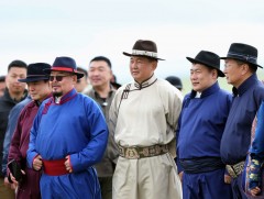 Улсын Ерөнхийлөгч У.Хүрэлсүх хурдан соёолонгийн уралдаан үзэж сонирхлоо