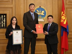 Ш.Энхийн-Од болон “Хү” хамтлагт Ерөнхий сайдын нэрэмжит шагнал гардууллаа