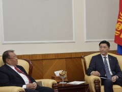 УИХ-ын гишүүн Ё.Баатарбилэг, Ч.Ундрам нар БНАЛАУ-аас Монгол Улсад суугаа Онц бөгөөд Бүрэн эрхт Элч..
