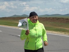 Дорнодоос Улаанбаатар руу гүйж буй сувилагч Б.Алтантуяа маргааш 09:00 цагт Сүхбаатарын талбайд ирнэ