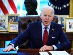 АНУ-ын ерөнхийлөгч инфляцыг бууруулахад чиглэсэн хуульд гарын үсэг зурав 