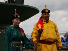 Үндэсний спортын VII их наадмын спортын бамбарыг Улсын аварга О.Хангай, даян мэргэн Б.Пунсалдулам ..