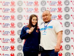 Б.Батхишиг Пауэрлифтингийн ДАШТ-ий медальтай Монголын анхны эмэгтэй тамирчин  боллоо