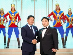 Энхбатын Амартүвшинд Ардын жүжигчин цол хүртээлээ