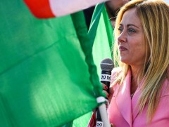 Италид хэт барууны үзэлт эвсэл парламентын олонхи болж магадгүй 