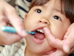 Арван хүүхэд тутмын найм нь шүдний өвчтэй байна