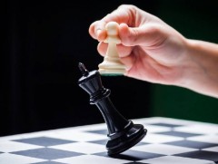 Шатрын шигшээ тэмцээнд гавьяат тамирчин, их мастер Б.Мөнгөнтуул, спортын мастер Х.Итгэлт нар түрүү..