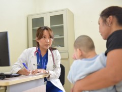 ЭХЭМҮТ-ийн эмч нар амардаг өдрөө хөгжлийн бэрхшээлтэй хүүхдүүдэд үзлэг хийжээ