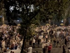 Армений Ерөнхий сайдыг огцрохыг шаардлаа 