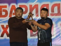 Чөлөөт бөхийн өсвөр үеийн тамирчид шилдгээ тодрууллаа