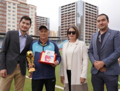 Э.Балжинням агсны нэрэмжит шагналыг Н.Болор хүртлээ