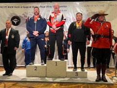 Б.Үүрцайх пауэрлифтингийн ДАШТ-ээс дөрвөн медаль авлаа