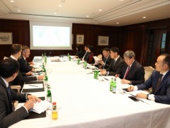 Ерөнхий сайд Л.Оюун-Эрдэнэд ХБНГУ-ын бизнесийн төлөөлөл бараалхлаа